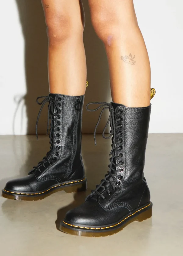 Dr. Martens 1B99 Virginia Boots Black