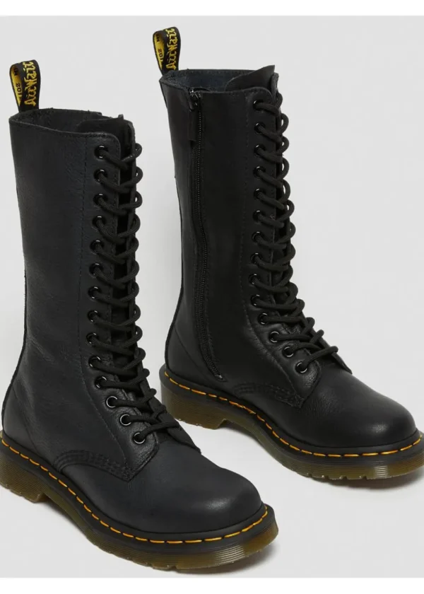Dr. Martens 1B99 Virginia Boots Black