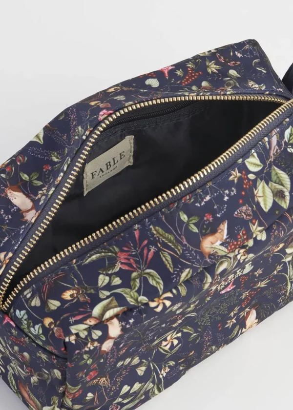 Fable England Wolf Garden Travel Pouch Navy