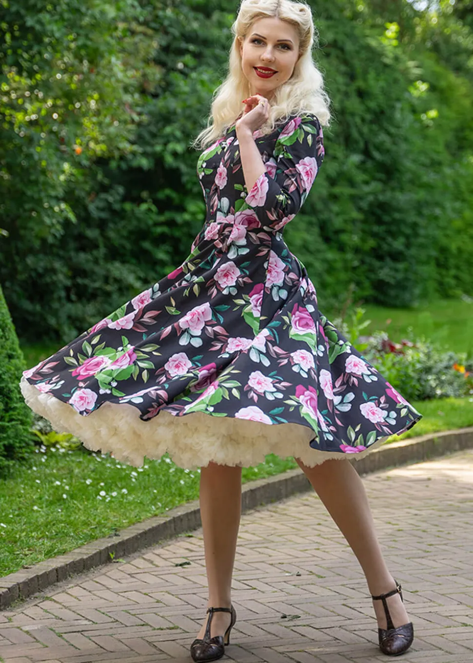 hearts__roses_helen_flora_5.webp Hearts & Roses Helen Floral 50's Swing Dress Black