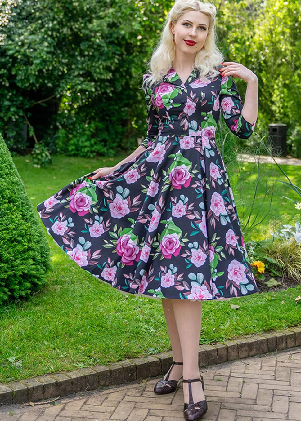 hearts__roses_helen_flora_6.webp Hearts & Roses Helen Floral 50's Swing Dress Black