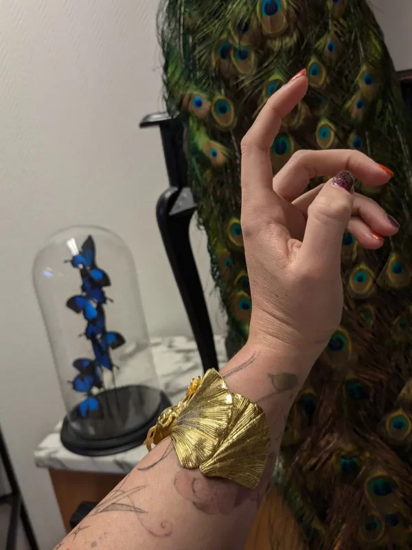 Lotta Djossou Paris Maybug on Leaf Bracelet Gold