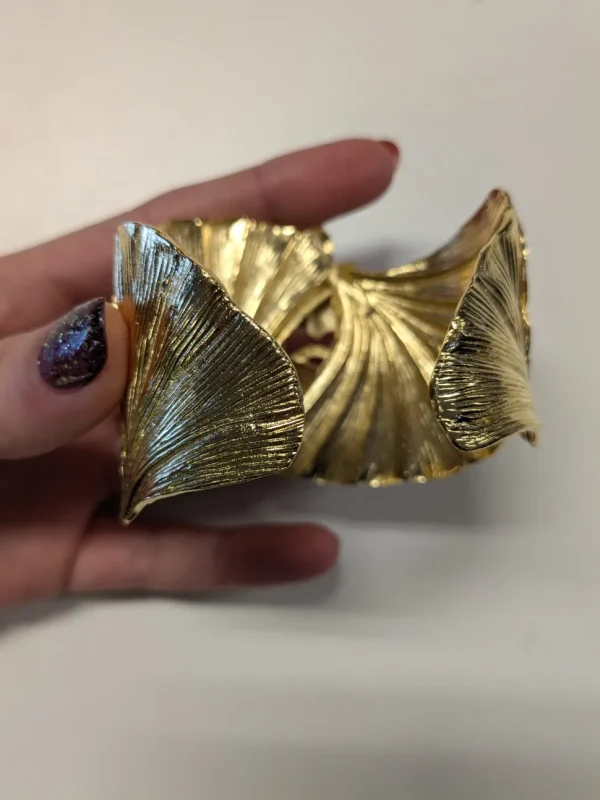 Lotta Djossou Paris Maybug on Leaf Bracelet Gold