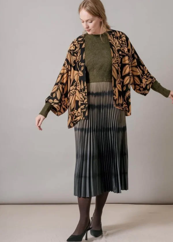One Hundred Stars Sphinx Crepe Short Kimono Black