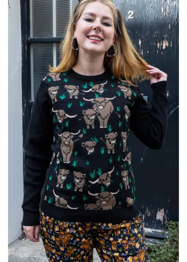 Run & Fly Highland Cows Sweater Black