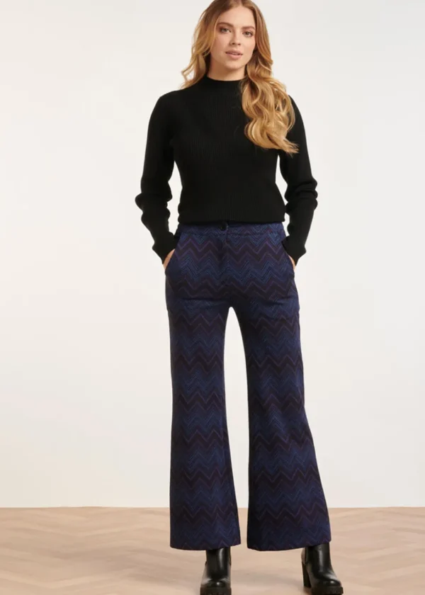 Smashed Lemon V-Shaped Love 60's Jumper Black