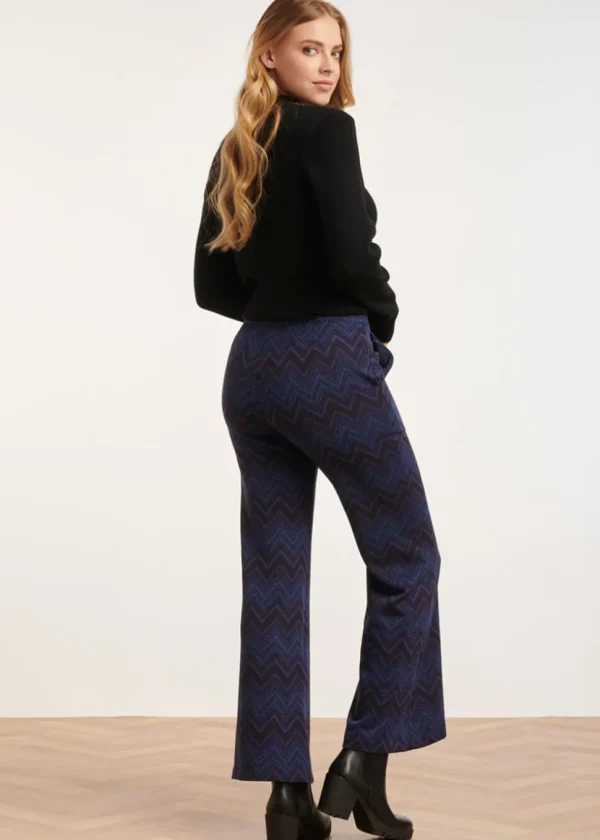 Smashed Lemon V-Shaped Love 60's Jumper Black
