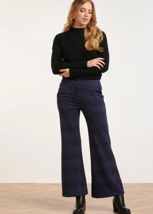 Smashed Lemon V-Shaped Love 60's Jumper Black