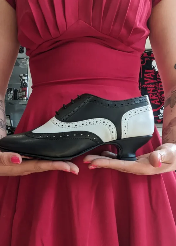 Steelground Bulgarian Leather 50's Brogue Pumps Black White